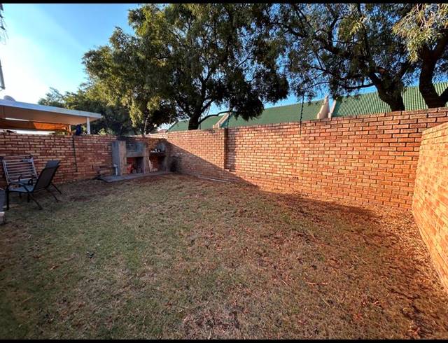 2 BEDROOM PROPERTY TO RENT IN KOSMOSDAL